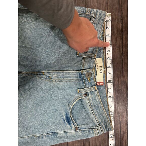 Levi’s 519 Flare Light Wash Size 9 Y2K Capsule 70’s Retro Vibes - Picture 12 of 12
